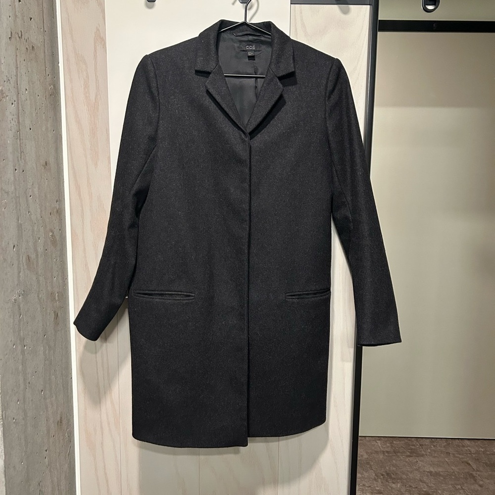 $395 COS Wool Cashmere Coat size 6 charcoal grey excellent condition winter chic